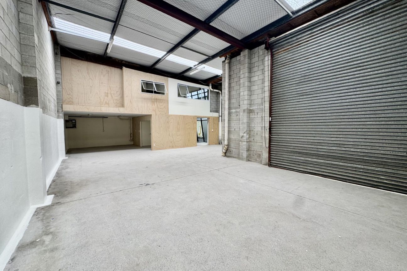 Tidy 196sqm Refurbished Industrial - Vista 2