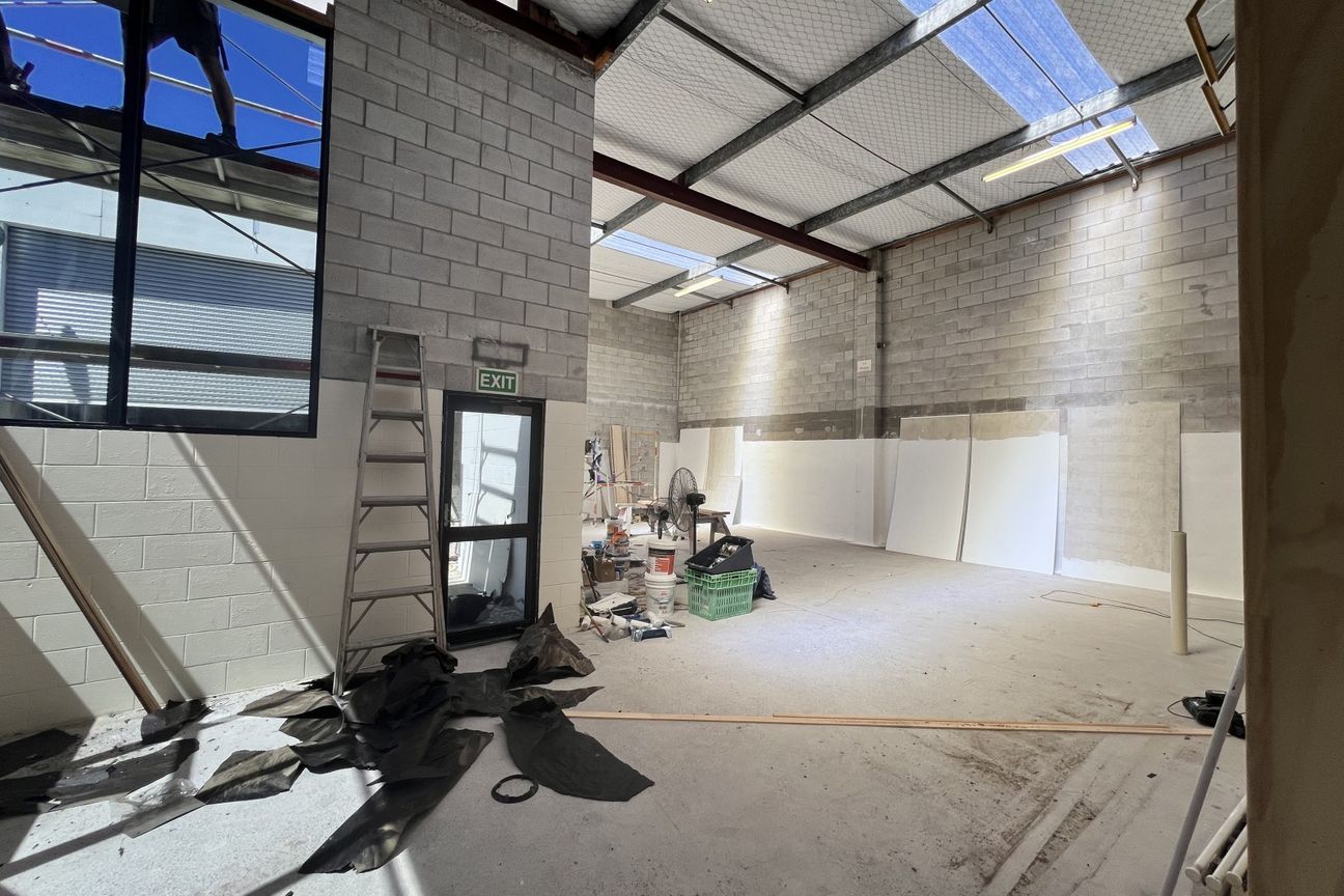 Tidy 196sqm Refurbished Industrial - Más