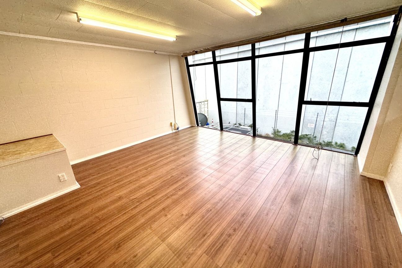 Tidy 196sqm Refurbished Industrial - Vista 3