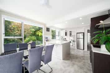 4 Rokewa Way, Paparangi