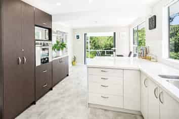 4 Rokewa Way, Paparangi