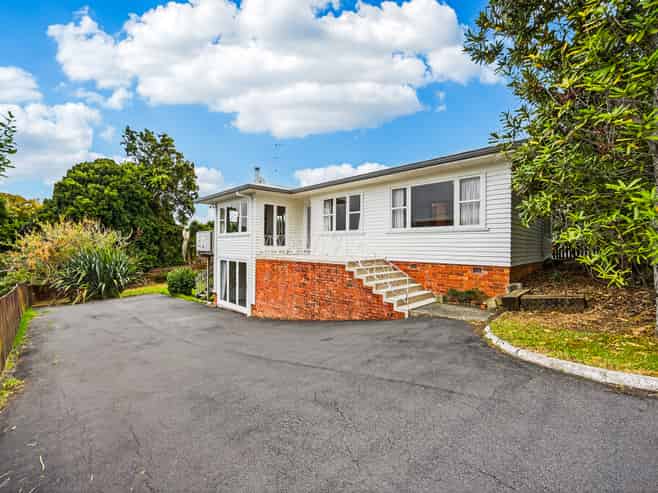 49 Tiroroa Avenue, Te Atatu South