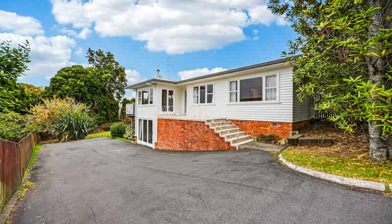 49 Tiroroa Avenue, Te Atatu South