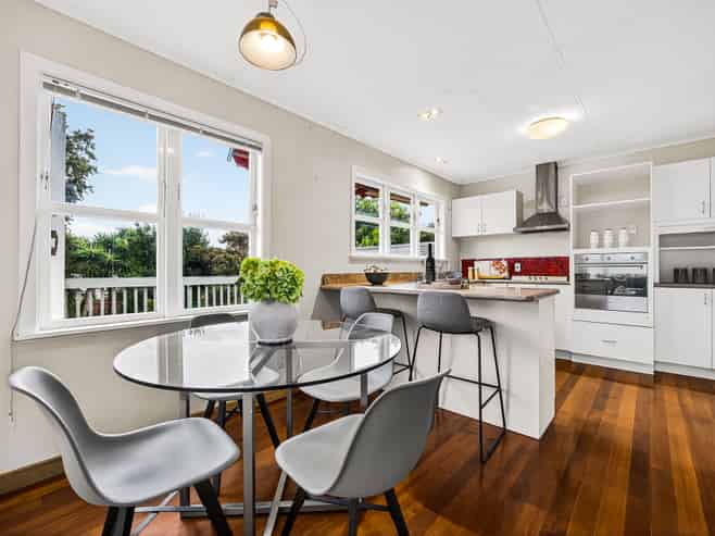 49 Tiroroa Avenue, Te Atatu South