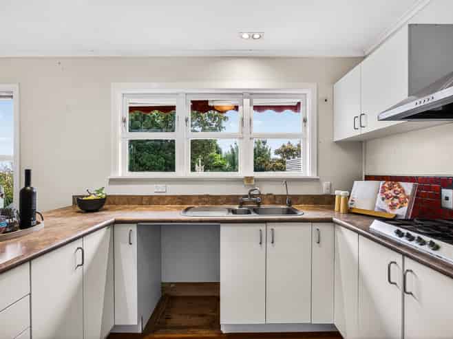 49 Tiroroa Avenue, Te Atatu South