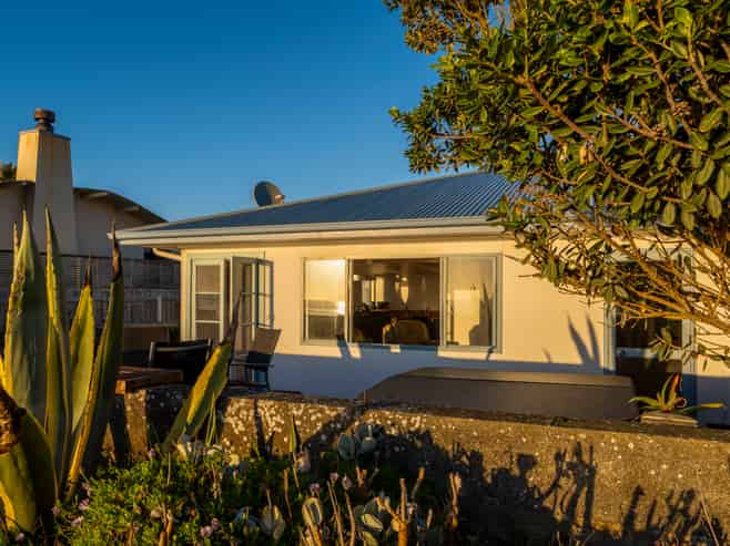 285 Clifton Road, Te Awanga