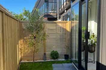 2/101 Rongotai Road, Kilbirnie