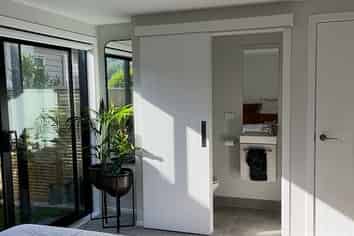 2/101 Rongotai Road, Kilbirnie