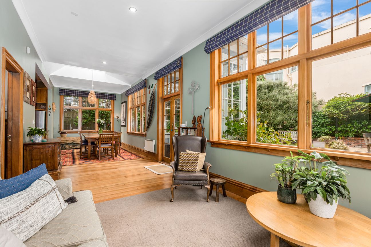 SUNNY, RARE CITY RETREAT WITH OUTDOOR LIVING - Bild 6