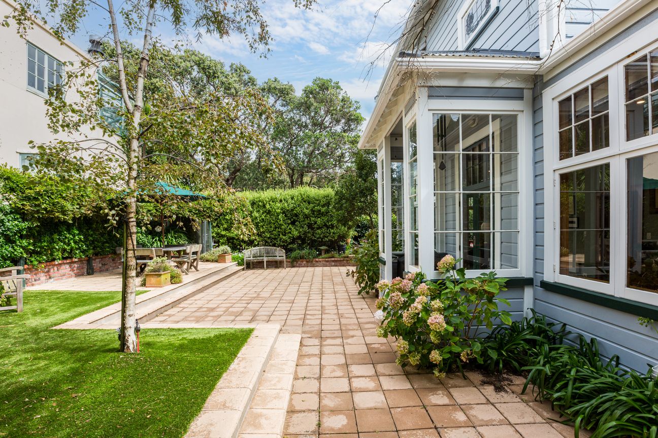 SUNNY, RARE CITY RETREAT WITH OUTDOOR LIVING - Bild 2