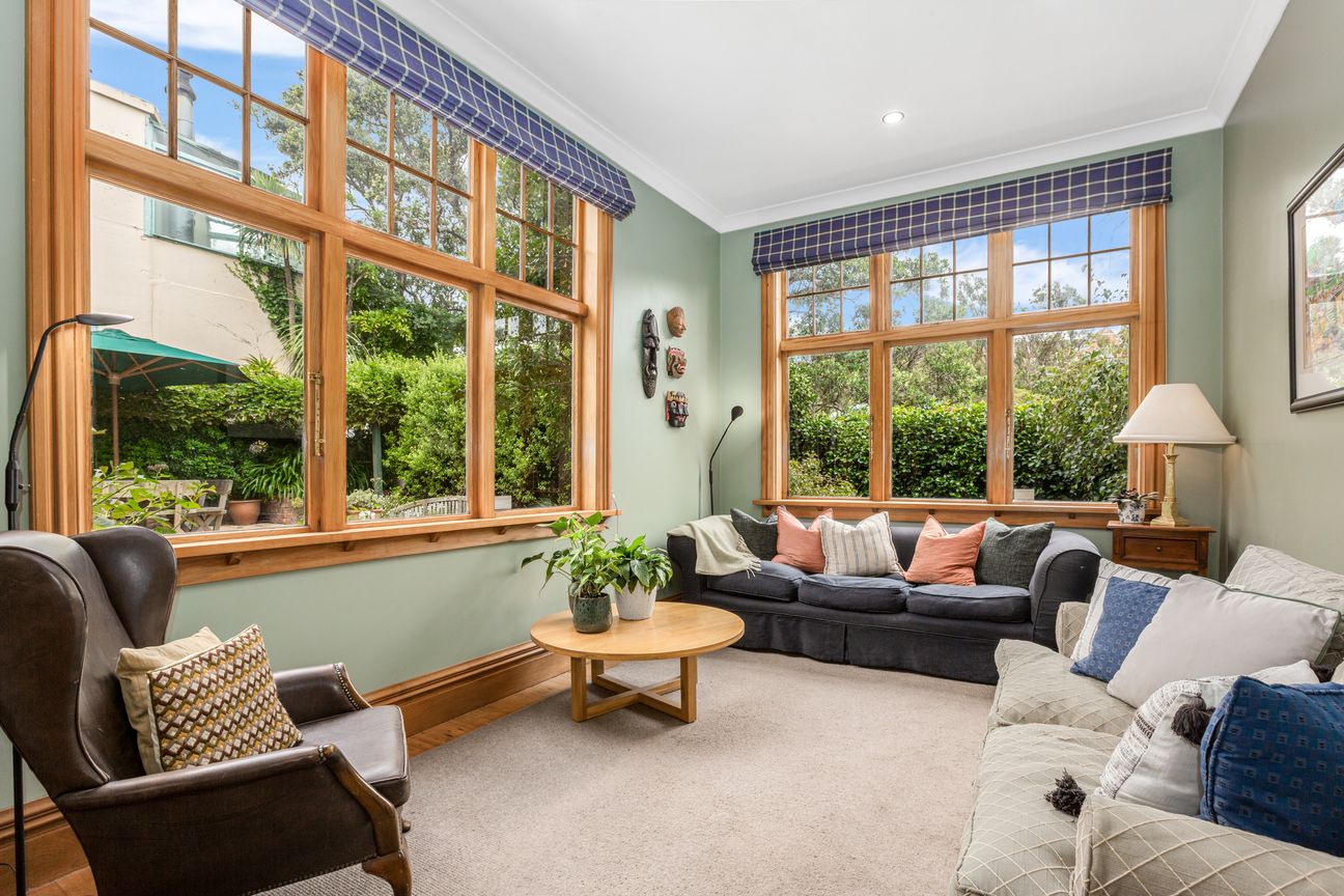 SUNNY, RARE CITY RETREAT WITH OUTDOOR LIVING - Fler