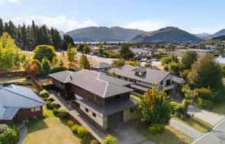 4 Hillview Place, Wanaka