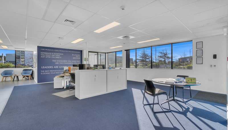 Option 4/8 Islington Avenue, Islington