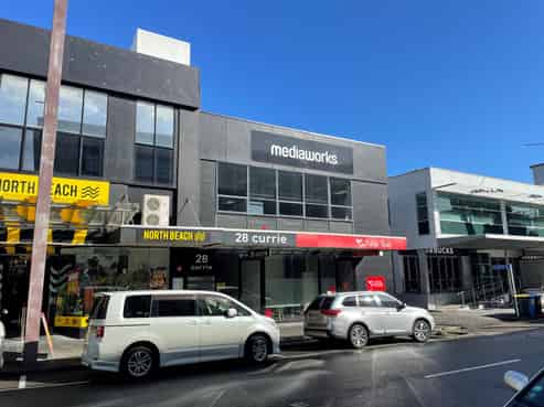 Level 1 office of 75 sqm + 1 secure car park