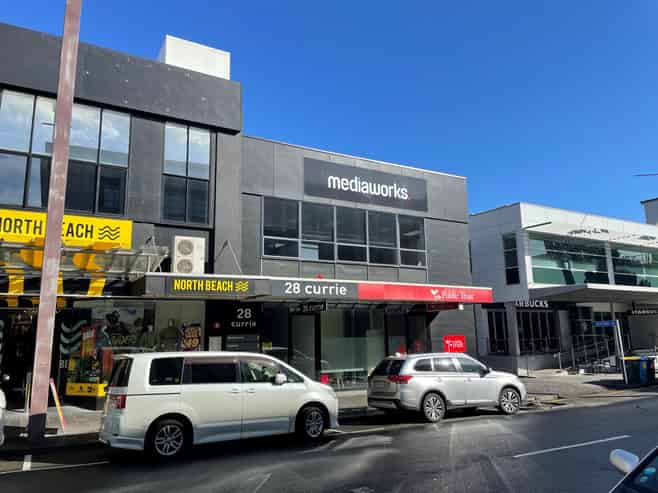 Level 1 office of 75 sqm + 1 secure car park