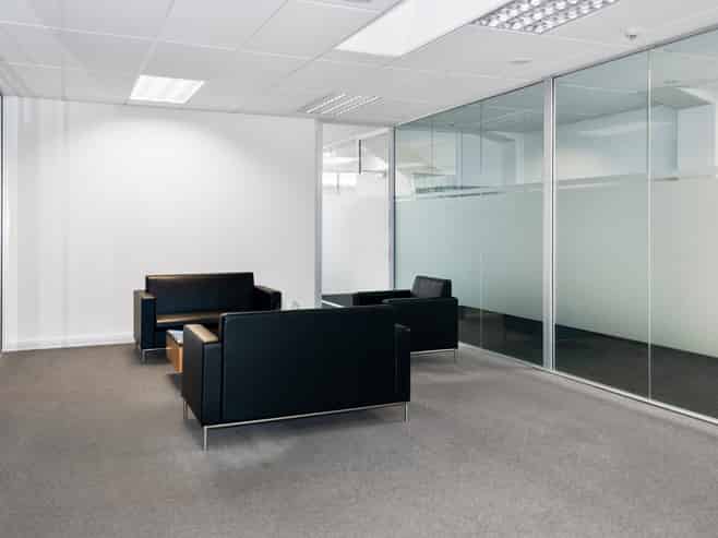 Level 1 office of 75 sqm + 1 secure car park