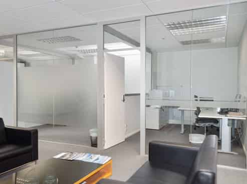 Level 1 office of 75 sqm + 1 secure car park
