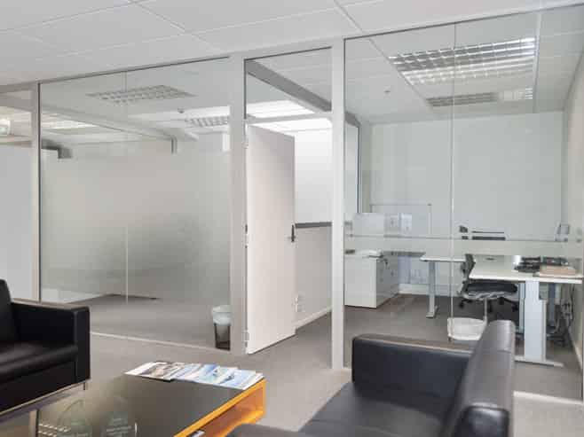 Level 1 office of 75 sqm + 1 secure car park
