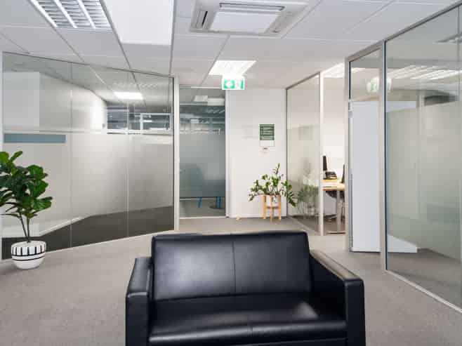 Level 1 office of 75 sqm + 1 secure car park