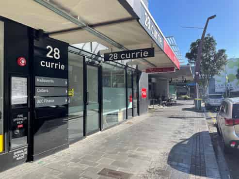 Level 1 office of 75 sqm + 1 secure car park