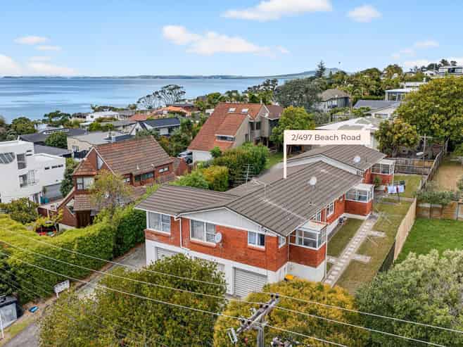 2/497 Beach Road, Murrays Bay
