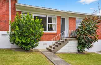 2/497 Beach Road, Murrays Bay