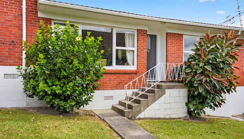 2/497 Beach Road, Murrays Bay