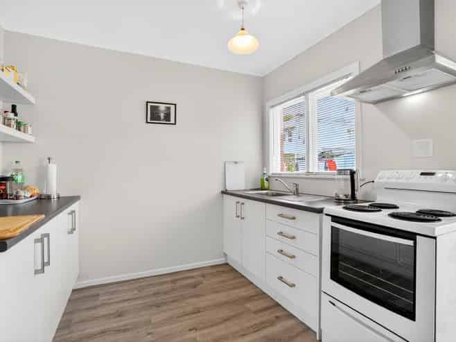 2/497 Beach Road, Murrays Bay