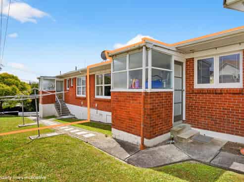 2/497 Beach Road, Murrays Bay