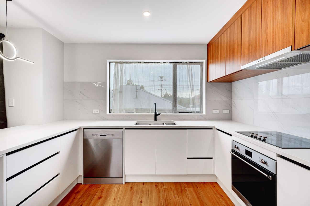 Family Home with Garage - Widok 4