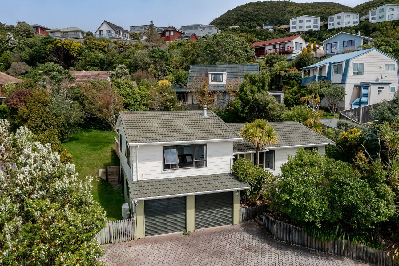 Family Home— Spacious split-level in Broadmeadows - Vista 3