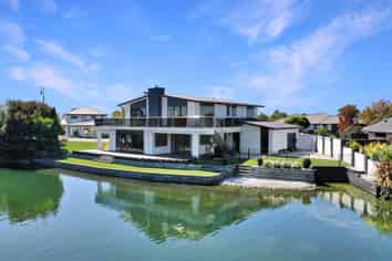 2 Ludlow Drive, Huntingdon