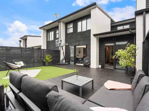 296 Jack Lachlan Drive, Beachlands