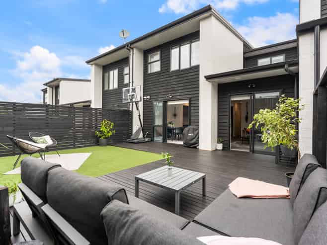 296 Jack Lachlan Drive, Beachlands