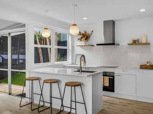 6 Kingsway Avenue, Sandringham