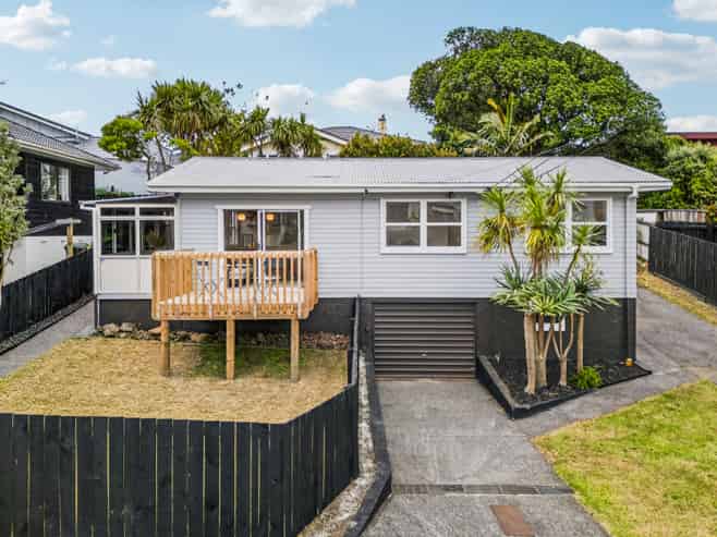 6 Kingsway Avenue, Sandringham