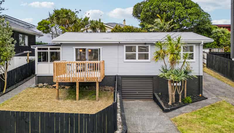 6 Kingsway Avenue, Sandringham