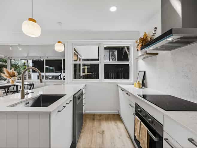 6 Kingsway Avenue, Sandringham