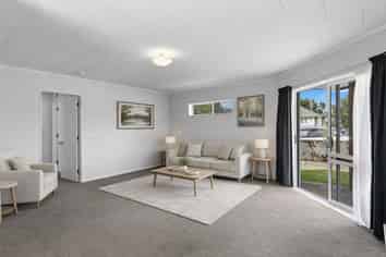 52 Pine Avenue, Ebdentown