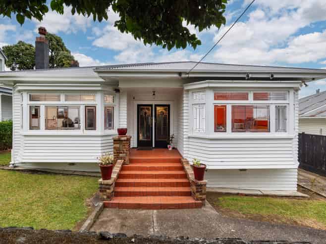 31 Lloyd Avenue, Mount Albert