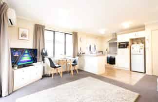 1/108 Old Farm Road, Hamilton East