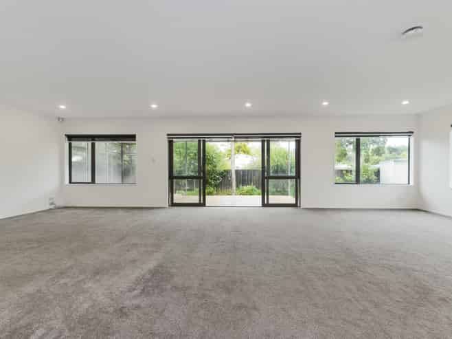 18B Riverpark Crescent, Henderson