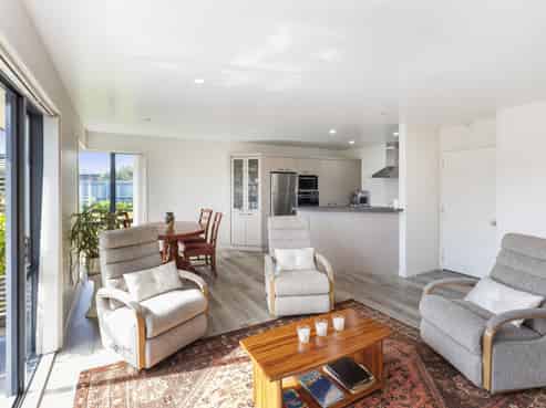 71 Springs Road, Hornby