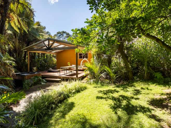 26 Sylvan Valley Avenue, Titirangi