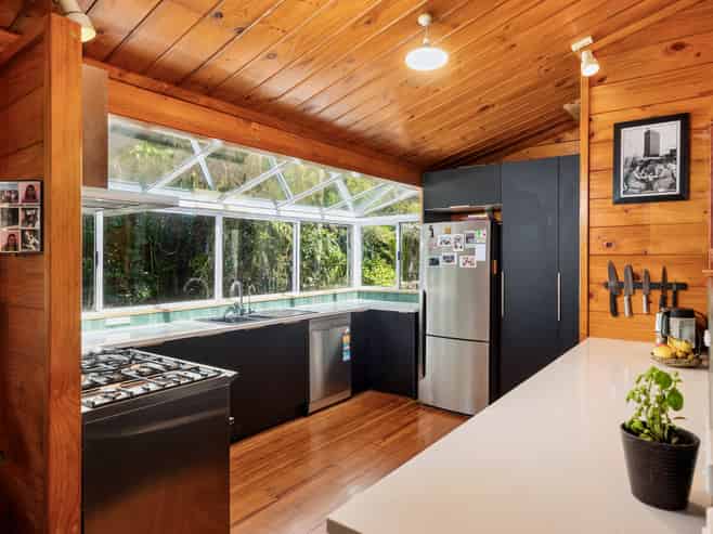 26 Sylvan Valley Avenue, Titirangi