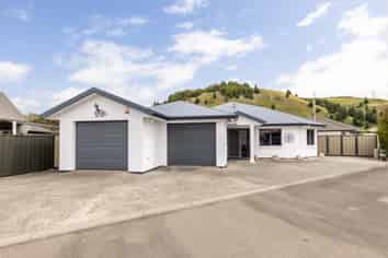 3 Merlot Drive, Greenmeadows