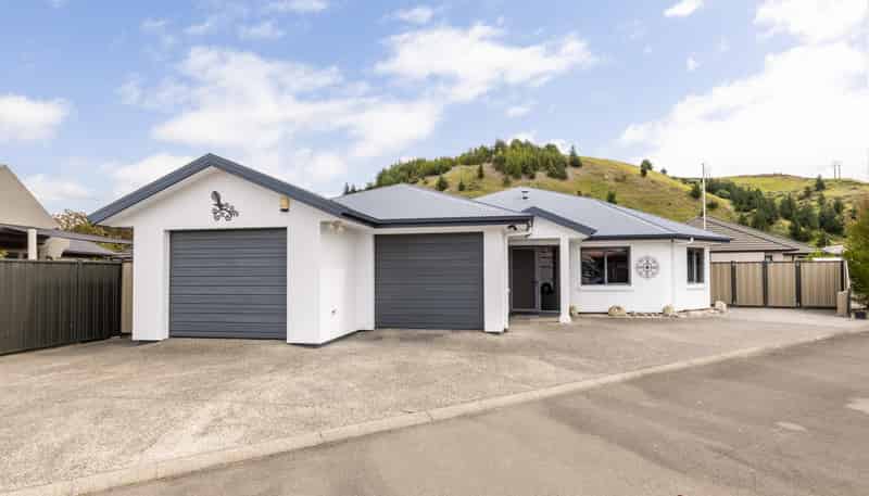 3 Merlot Drive, Greenmeadows