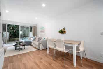 11/8 Thatcher Crescent,, Crofton Downs