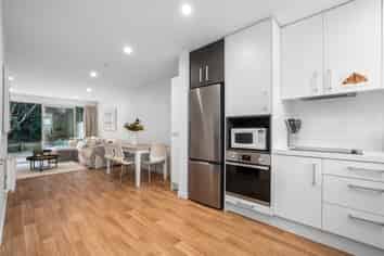 11/8 Thatcher Crescent,, Crofton Downs