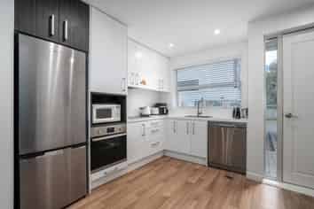 11/8 Thatcher Crescent,, Crofton Downs